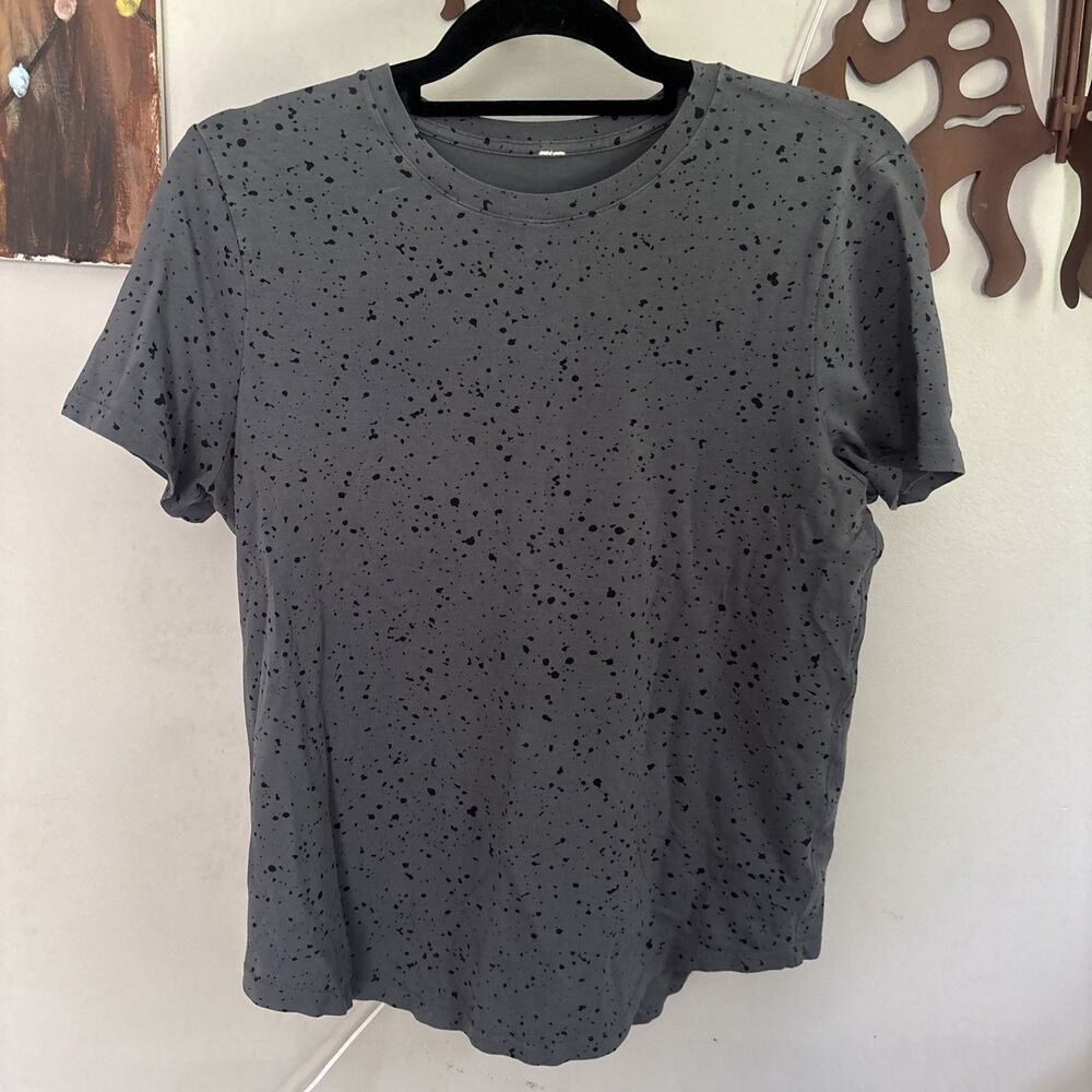 Lululemon Love Tee Size 6 Grey/black Short Sleeve Crew Neck Curved Hem Top